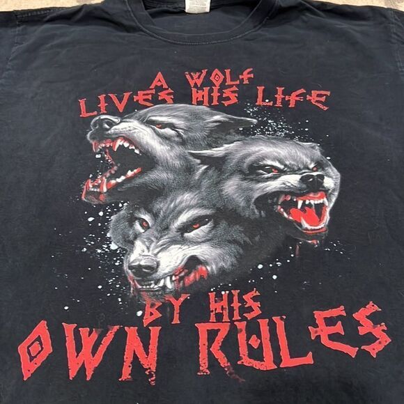 Wolf lives his life by his own rules long sleeve tee on fruit of the loom size L - Picture 2 of 7